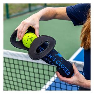Balles de pickleball dans un sac à vin, cadeau idéal pour les amateurs de pickleball - Product Image 1