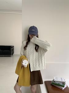 Pull en tricot doux et confortable pour femme TP20, col en V, épais, vintage, hiver, anti-boulochage - Product Image 6