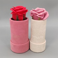 Boîtes cadeaux rondes en velours avec logo personnalisé, en matériaux recyclés de haute qualité, finition mate UV, pour roses préservées, avec ruban.