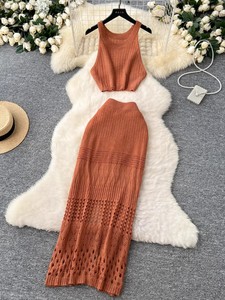 Ensemble deux pièces tricoté personnalisé <span class=keywords><strong>pour</strong></span> <span class=keywords><strong>femme</strong></span> : Crop top sans manches ajouré et jupe longue – <span class=keywords><strong>Tenue</strong></span> d'été bohème <span class=keywords><strong>pour</strong></span> la plage et les vacances - Product Image 4