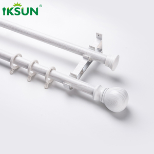 IKSUN 28mm lujo decorativo salón montaje en pared grano <span class=keywords><strong>de</strong></span> <span class=keywords><strong>madera</strong></span> aluminio doble barra <span class=keywords><strong>de</strong></span> cortina conjunto con soporte <span class=keywords><strong>de</strong></span> remates - Product Image 2