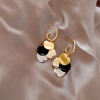 Boucles d'oreilles rondes à quatre couleurs contrastantes de tempérament européen et américain, bijoux de mode pour filles, accessoires pour femmes