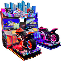 Équipement de jeu vidéo à grande échelle Double course de moto dynamique dans la salle de jeu commerciale à pièces de simulation de nouvelle ville