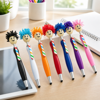 Cadeau promotionnel : Stylo de nettoyage d'écran personnalisé avec brosse à poussière intégrée et stylo à bille en peluche au design visage souriant en plastique