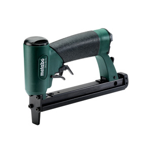 Agrafeuse pneumatique Metabo Dkg 80/16 pour le fixation rapide du bois et du métal - Product Image 1