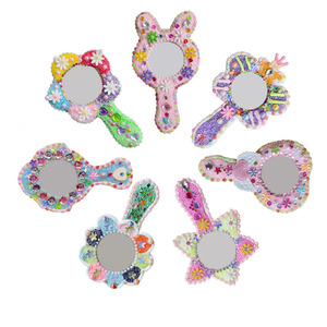 ชุดตกแต่งแปรงแต่งหน้ากระจกไม้ DIY สำหรับเด็กผู้หญิง ชุดงานฝีมือศิลปะสร้างสรรค์ พร้อมสติกเกอร์อัญมณีวิบวับ สำหรับเป็นของขวัญวันเกิดเด็ก - Product Image 1