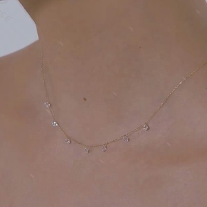 Collana Choker Gemnel di Tendenza in Argento 925 con Charm Minimalista Rotondo Forato con Zirconi Cubici Trasparenti - Product Image 6