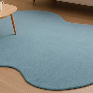 Alfombra de Lana Azul Cielo, Hecha a Mano con Forma Orgánica Minimalista y Suave, Personalizada para Sala de Estar o Picnic, Venta al Por Mayor desde India - Product Image 4