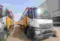 Camion pompe à béton HB62V de haute qualité pour la réalisation de travaux en hauteur, la construction de ponts et le coulage de ciment souterrain, certifié CE