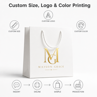 Sacs en papier blanc avec impression de logo en feuille d'or pour emballages de marques haut de gamme, qualité supérieure, vente en gros, fourniture d'usine
