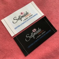 Fabricant de patch tissé en textile découpé au laser personnalisé avec cadre, étiquette tissée damassée noire au design gratuit avec bordure