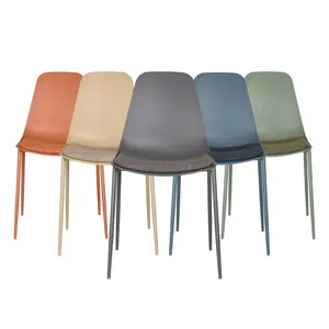 मलेशिया में धातु के पैरों के साथ थोक उच्च गुणवत्ता वाली प्लास्टिक सफेद कुर्सी