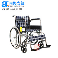 Fauteuil roulant manuel AJ-804 économique, rond, rigide, avec revêtement en poudre noir et frein à main