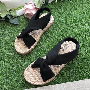 Sandales d'été à la mode pour femmes avec cordon tressé simple et bande élastique Cross Flat Platform Design New Summer Wear Shoes - Product Image 5