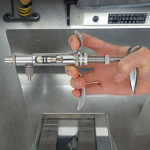Jeringa Veterinaria Reutilizable de Acero Inoxidable de 2 ml, Aprobada por CE e ISO, para Vacunación de Ganado, Marca Hasni Surgical - Product Image 3