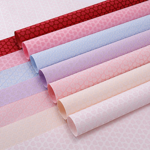 กระดาษห่อดอกไม้วาเลนไทน์ลายหัวใจลูกพีชแบบนูนและเว้า ปี 2026 รุ่น New Love Embossed Packaging Paper - Product Image 2