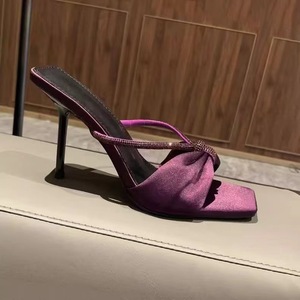 Nouvelles sandales d'été 2026 pour femmes, à talon aiguille fin, en satin violet avec nœud, à bout ouvert, à enfiler - Product Image 4