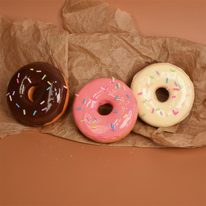 Décoration murale alimentaire en forme de faux donut en PU, modèle de donut décoratif pour fête, avec relief de glaçage au chocolat, en plastique fantaisie, effet de sucre compressé, promotionnel - Product Image 5
