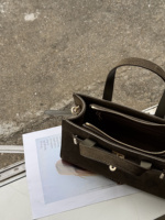 Sac à main en daim East West avec ceinture frontale, fermeture à fermoir, double poignée, sac bandoulière, commande en gros
