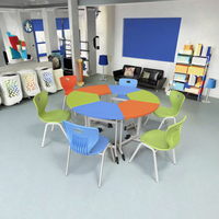 Bureau d'école moderne en acier et bois pour enfants avec chaises colorées pour salle de formation, idéal pour hôpitaux et utilisation en table combinée