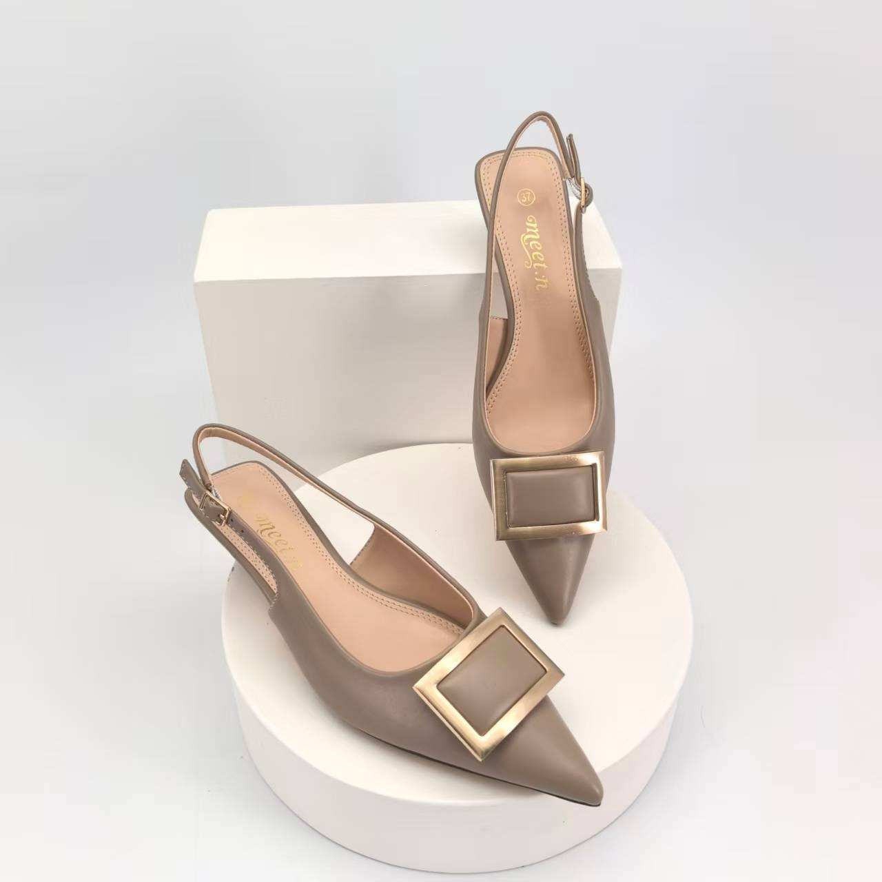 สีน้ำตาล