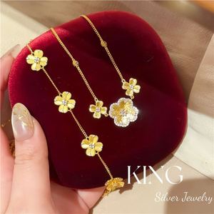 ชุดสร้อยคอและกำไลข้อมือรูปดอกไม้ประดับคริสตัลและเพชรเทียมสำหรับผู้หญิง สวมใส่ได้ทุกวัน - Product Image 1
