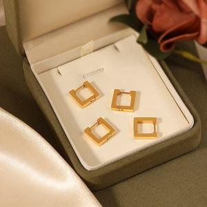 Pendientes de acero inoxidable de marca de lujo, con baño de oro de 18 quilates y titanio, para mujer, con cierre de hebilla, geométricos y circulares. - Product Image 1