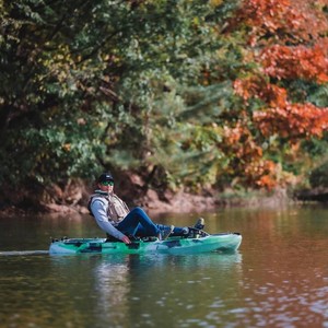 Petit bateau à moteur en plastique pour la pêche et le kayak avec pédales et moteur, frais de port réduits, bateau à pédales en plastique pour la pêche - Product Image 4