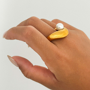 नई बोहो फ्रेंच सुरुचिपूर्ण लाइन ब्रेड मोती रिंग डज़न 2025 गर्म 18k pvd सोने की प्लेटेड स्टेनलेस स्टील तिरनिश मुक्त टिकाऊ गहने - Product Image 4