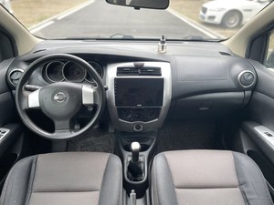 Exclusivo <span class=keywords><strong>Nissan</strong></span> Livina Cross GX 2008, Transmisión Manual, Volante a la Izquierda, Diseño Oscuro R15, Asientos Plegables, Tu Declaración de Estilo de Vida - Product Image 6
