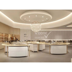 Vitrines de présentation de bijoux incurvées de luxe, mobilier sur mesure haut de gamme pour bijouteries avec éclairage LED pour boutiques de détail haut de gamme - Product Image 1