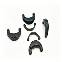 Boucle de protection en plastique courbée en forme de U avec trous de fixation réservés, accessoires de protection anti-usure pour lanière et sangle