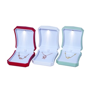 Boîte à bijoux LED personnalisée pour filles, boîte à bijoux avec éclairage LED, emballage pour collier, bracelet et bagues, rangement et présentation - Product Image 2
