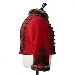 Veste Hussarde Vintage Homme Rouge Style Blazer en Laine avec Broderie Tressée Noire et Bordure en Fourrure pour Cérémonie - Product Image 4