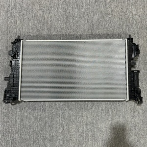 BUICK Encore GX 2020 için dayanıklı motor soğutma radyatörü/Chevrolet Trailblazer 42670686 42771761 alüminyum lehimli araba radyatörü - Product Image 3