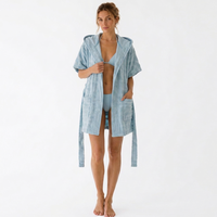 Peignoir court en coton jacquard personnalisé avec logo, avec capuche et poche, idéal pour hôtels et spas en été