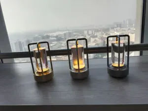 โคมไฟโต๊ะรับประทานอาหารแบบหรี่แสงได้โคมไฟ LED 2500K โคมไฟตั้งโต๊ะแบบชาร์จไฟได้สำหรับบาร์โรงแรม