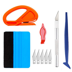 Un juego de 10 herramientas para la aplicación de película en automóviles, que incluye un cortador, un raspador de fieltro, un aplicador de vinilo y pegatinas. - Product Image 1