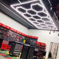 Lámpara de Trabajo Moderna Hexagonal para Salón de Belleza y Barbería con Características de Estética