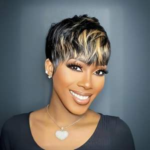 Perruque <span class=keywords><strong>courte</strong></span> <span class=keywords><strong>de</strong></span> type pixie en <span class=keywords><strong>cheveux</strong></span> humains TOP1 pour femmes noires, couleur noire et blonde, <span class=keywords><strong>coupe</strong></span> <span class=keywords><strong>de</strong></span> <span class=keywords><strong>cheveux</strong></span> <span class=keywords><strong>courte</strong></span> en couches, perruque sans colle <span class=keywords><strong>avec</strong></span> <span class=keywords><strong>frange</strong></span> - Product Image 4