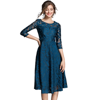 Robe pour femmes, col rond, manches 3/4, dentelle ajourée à motifs paisley, amincissante, grande taille