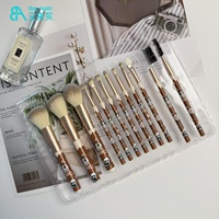 Marchés chinois outils de maquillage en ligne filles coffret cadeau 12 pièces dessin animé personnages d'anime Labubu maquillage pinceaux ensemble avec boîte