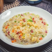Riz frit maison préparé IQF avec oeufs et jambon végétarien Plats surgelés prêts-à-cuisiner