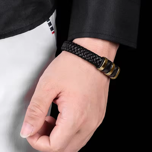 Bracelet personnalisé <span class=keywords><strong>pour</strong></span> homme, logo gravé, fait main, en cuir tressé noir, fermoir en acier inoxydable doré, style punk, cadeau <span class=keywords><strong>pour</strong></span> poignet - Product Image 5