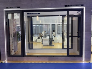 Ventana Abatible de Aluminio con Certificación de Seguridad - Moderna, Horizontal, con Mosquitera y Vidrio Resistente a Impactos, Personalizable para Baño y Dormitorio - Product Image 2