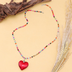 Collar de Cuentas de Colores con Colgante de Corazón de Cristal Rojo, Joyería de Moda para Mujer, Regalo - Product Image 1