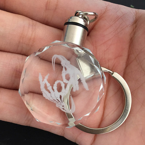 Giá Rẻ Tùy Chỉnh Khắc Laser Logo Pha Lê Led Tên Nhẹ Hơn Keychain - Product Image 1