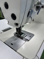 Machine à coudre industrielle à point droit à grande vitesse, à entraînement direct, avec coupe-fil latéral et couteau latéral