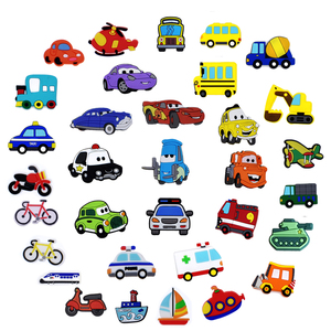 Breloques en PVC pour sabots, boucles décoratives pour chaussures, accessoires de chaussures : véhicules, feux de circulation, avion, bateau, vélo, voitures, autobus scolaires, pour enfants - Product Image 1