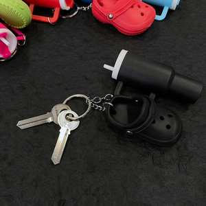 Nouveau design Porte-clés gobelet 3D, Porte-clés tasse, Porte-clés mini pantoufles dessin animé, Pendentif sac de rangement pour rouge à lèvres, Porte-clés - Product Image 5